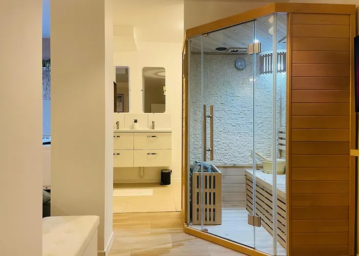 Апартаменти Emeraude Romance Avec Prive - 402 *